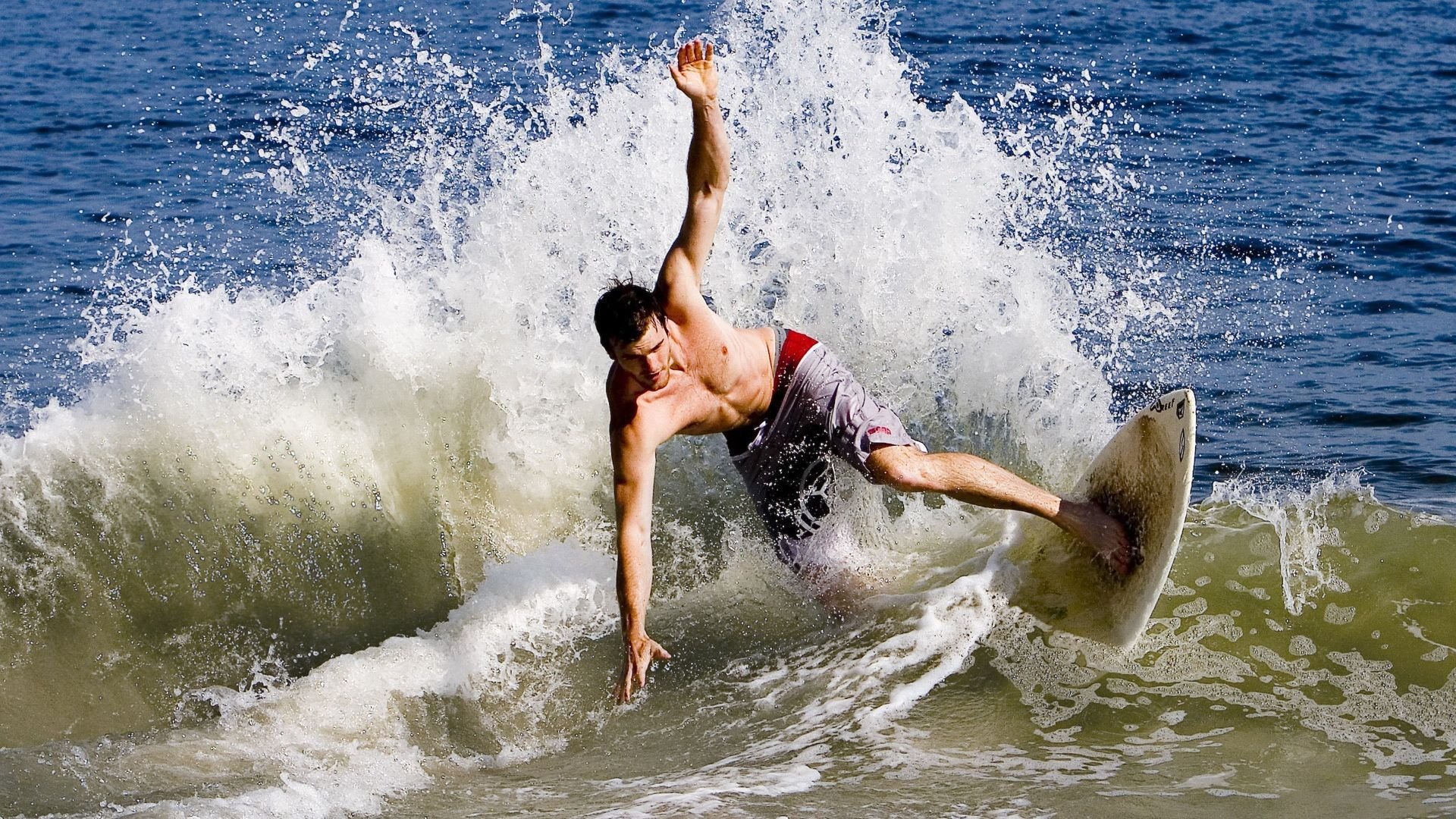 领先优势明显首场状态出色，雄鹿观众沸腾！，JackeyLove重返赛场气势如虹延续